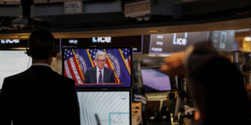 LP7RJ4SKO5DRBAFLNB2DF23EQI La reducción de tasas de la Fed puede beneficiar a la economía argentina