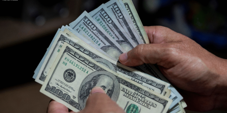 OWVAXLEU6NBLNDYXCDY2J5MNDU Eliminan el límite del cepo cambiario para quienes cobran en dólares por trabajo exterior
