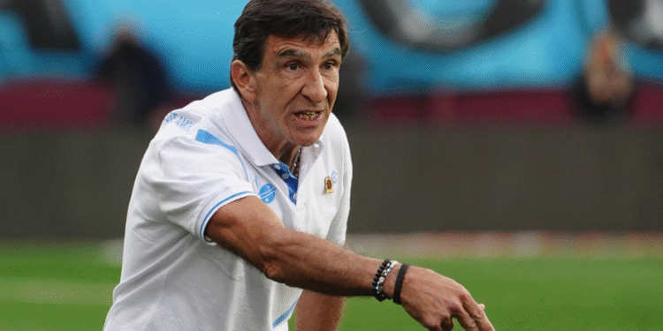 UkcQRT1ru 2000x1500 1 Costas evalúa cambios tácticos en Racing para el duelo con San Lorenzo