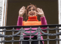 la expresidenta cristina kirchner en el balcon de XR7PAPFPNFGBZDMALV3NW7ENC4 Cristina Kirchner cuestiona el discurso de Milei: "El tic tac ya puedo escucharlo desde San José 1111"