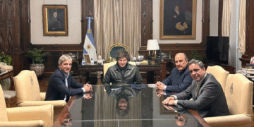 mesa dialogo El Gobierno enfrenta desafíos clave con el Presupuesto 2026 y los vetos en el Congreso