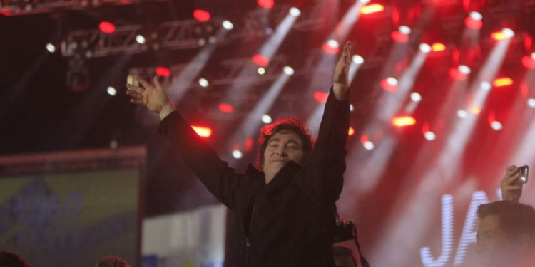 720 Milei agradece a Córdoba en Jesús María y canta con el Chaqueño Palavecino